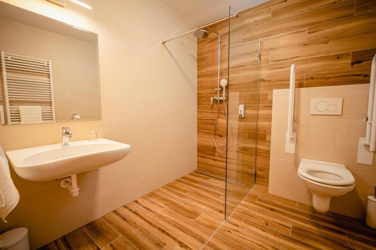Garni Hotel Dock Bratislava Ngoại thất bức ảnh